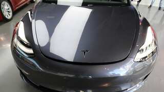 Tesla voluntarily recalls Model S vehicles over power steering bolts