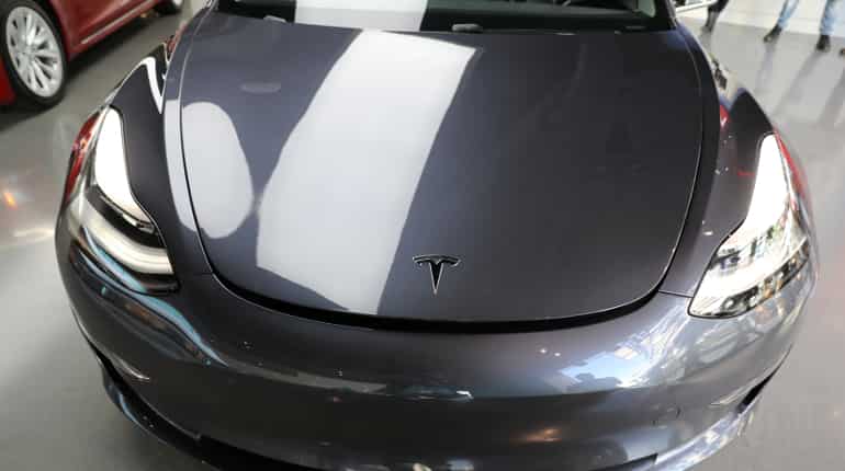 Tesla voluntarily recalls Model S vehicles over power steering bolts