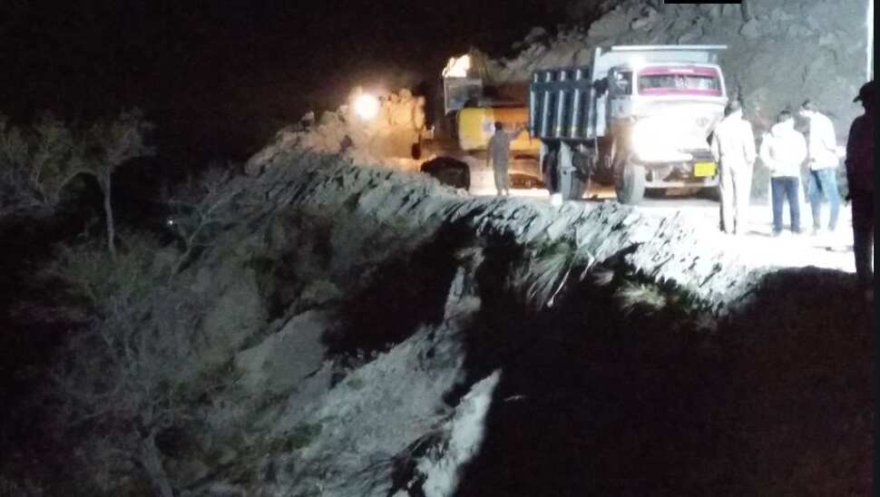 Two killed, 3 injured as car falls into a gorge at NH 58 in Devprayag