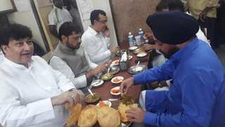 Congress leaders seen feasting before their 5-hour Rajghat fast