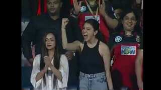 'Lady luck' works for Virat, Bangalore registers its first win in Anushka's presence
