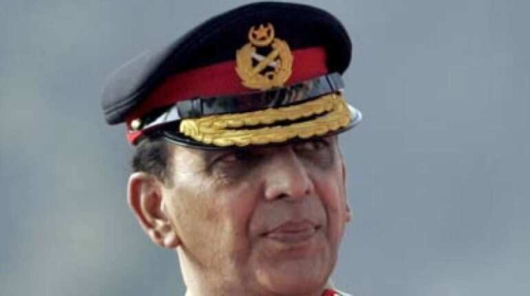 Ex-Pak Army chief Kayani accused of corruption