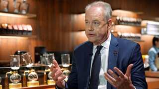 Starbucks chief executive apologises for arrests of two Afro-American men