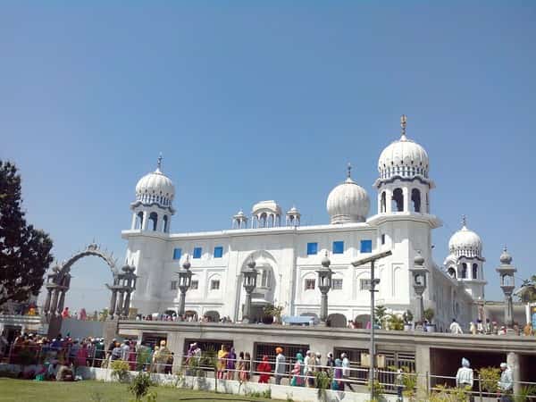 Four injured in brawl at US gurudwara Four injured in brawl at US gurudwara