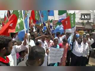 'Rail-Roko' protest staged in Chennai over SC/ST Act issue