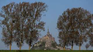 French officials evacuate Mont Saint-Michel over threats