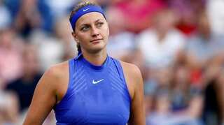 Petra Kvitova outplays Kerber to send Czechs into Fed Cup final