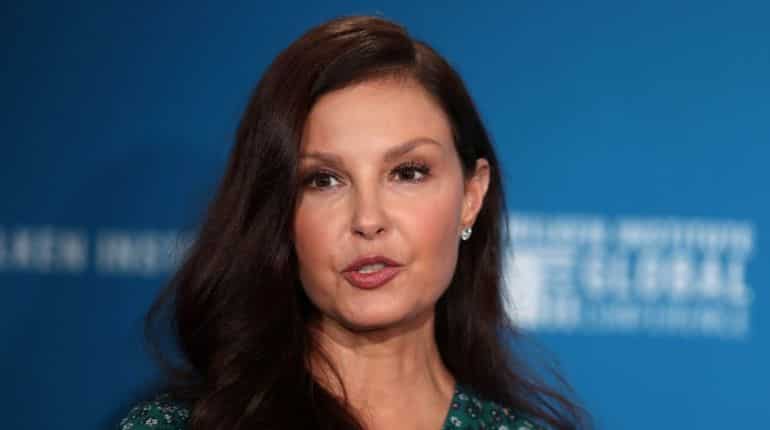 Ashley Judd goes on a hike 5 months after suffering a fall and breaking her leg in four places