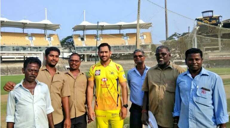 IPL 2018: MS Dhoni celebrated Labour Day with Pune ground staff, see photos