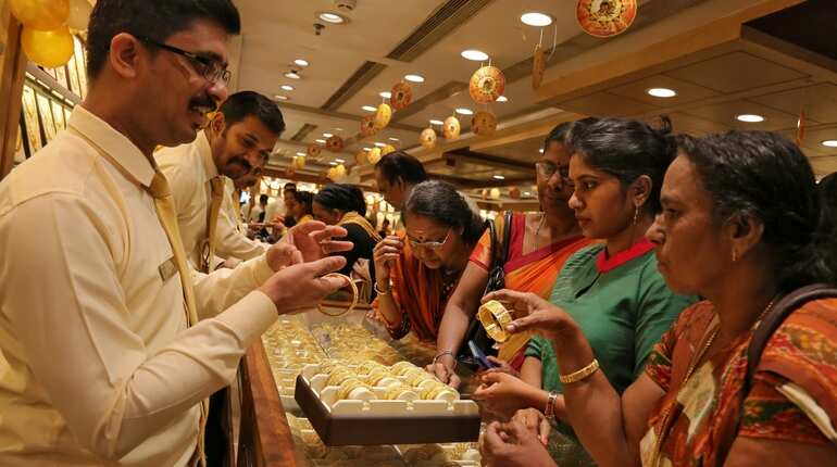 Weaker gold prices fail to revive demand in Asia; Indian premiums widen Weaker gold prices fail to revive demand in Asia; Indian premiums widen