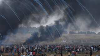 Israeli troops fire shots, tear gas at Gaza protesters, 1,100 Palestinians hurt
