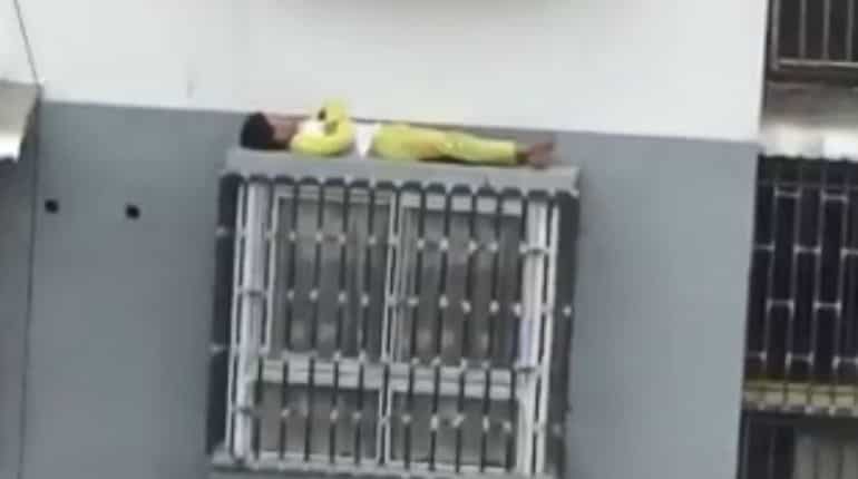 Watch: Chinese boy sleeps on fifth-floor window ledge after argument with father 