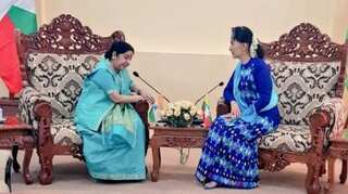 Sushma Swaraj meets Myanmar State Counsellor Suu Kyi, discusses Rohingya crisis, bilateral ties