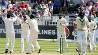 Ireland collapse to 5 for 3 at lunch against Pakistan