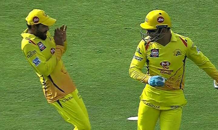 Caught on cam: MS Dhoni threatens Ravindra Jadeja in IPL match against Hyderabad Caught on cam: MS Dhoni threatens Ravindra Jadeja in IPL match against Hyderabad