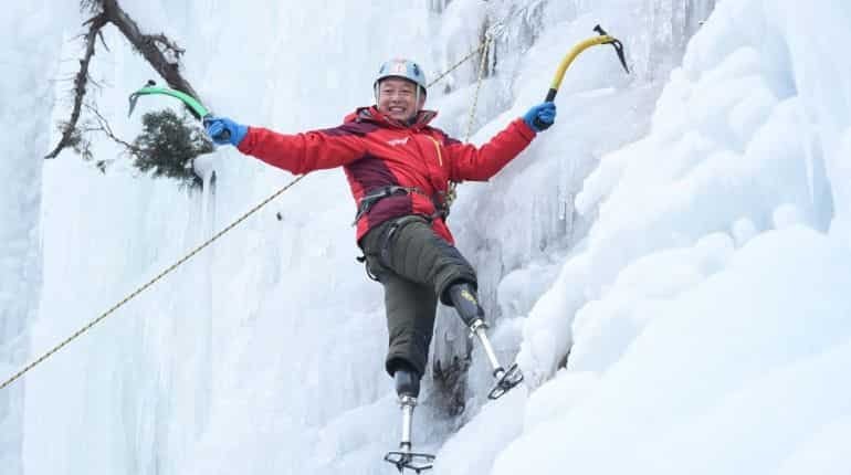 Chinese double amputee man successfully summits Everest Chinese double amputee man successfully summits Everest