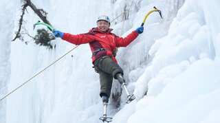 Chinese double amputee man successfully summits Everest 
