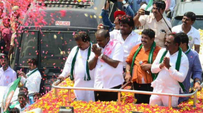 Kingmaker assumes power: HD Kumaraswamy holds seat as Karnataka's Chief Minister Kingmaker assumes power: HD Kumaraswamy holds seat as Karnataka's Chief Minister