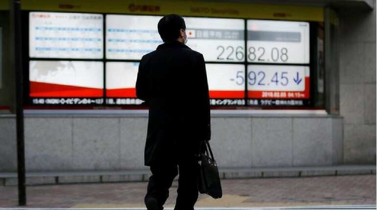 Global Markets: Asia stocks pull back as investors eye new risks; oil higher