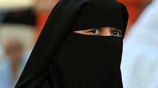 Watch: Coffee place refuses to serve man insulting woman in Niqab