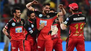 Bangalore beat Hyderabad by 14 runs to stay alive in IPL 2018