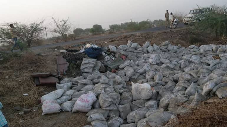 19 killed in Gujarat after truck overturns - India News News
