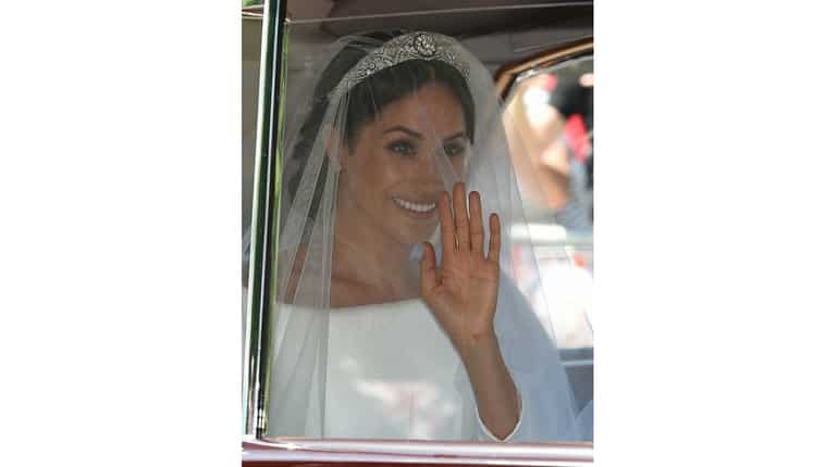 UK's Queen Elizabeth takes Meghan Markle by train on first solo royal trip UK's Queen Elizabeth takes Meghan Markle by train on first solo royal trip