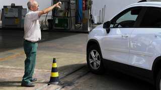 Brazil government reaches deal with transportation unions, strike to halt for 15 days