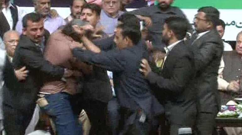 Watch: Man thrashed for trying to shake hands with Nawaz Sharif