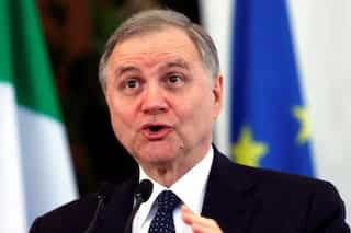 Italy banker warns on political crisis as investors fear for euro