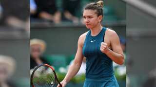 Simona Halep survives first-round of Roland-Garros, beats Alison Riske 2-6, 6-1, 6-1