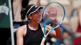 Garbine Muguruza's freefall continues with French Open first-round loss