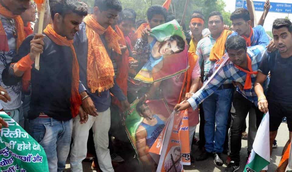Pravin Togadia associate announces Rs 2 lakh reward for anyone slapping Salman Khan Pravin Togadia associate announces Rs 2 lakh reward for anyone slapping Salman Khan