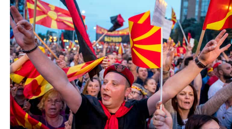 Thousands join rightwing protest against Macedonia name change