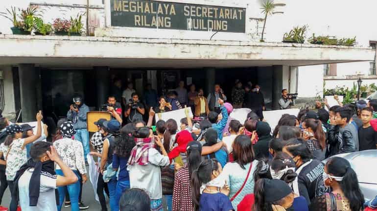 Violence in Shillong interrupts tourism Violence in Shillong interrupts tourism