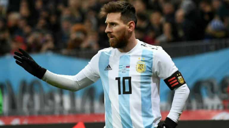 Lionel Messi got a red card in his 1st match: 10 interesting facts about the striker