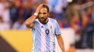 Gonzalo Higuain apologises for sending off in Juventus defeat