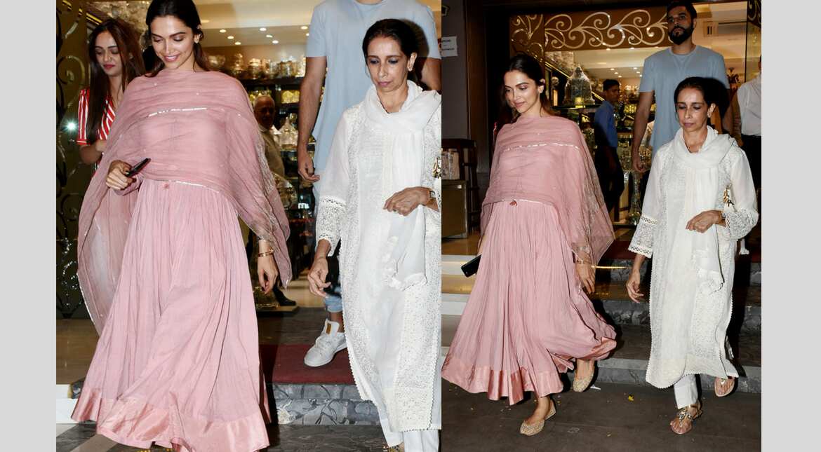 In pictures: Deepika Padukone spotted jewellery shopping with mom, fuels wedding rumours In pictures: Deepika Padukone spotted jewellery shopping with mom, fuels wedding rumours