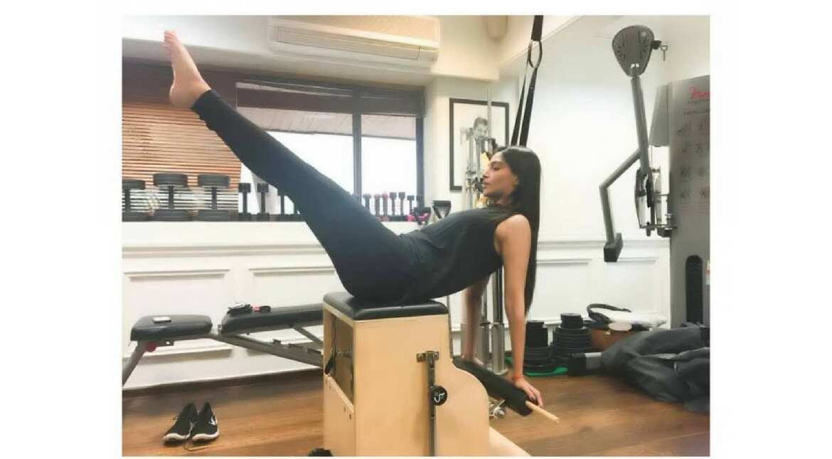 Sonam Kapoor accepts Fitness Challenge, nominates husband Anand Ahuja Sonam Kapoor accepts Fitness Challenge, nominates husband Anand Ahuja