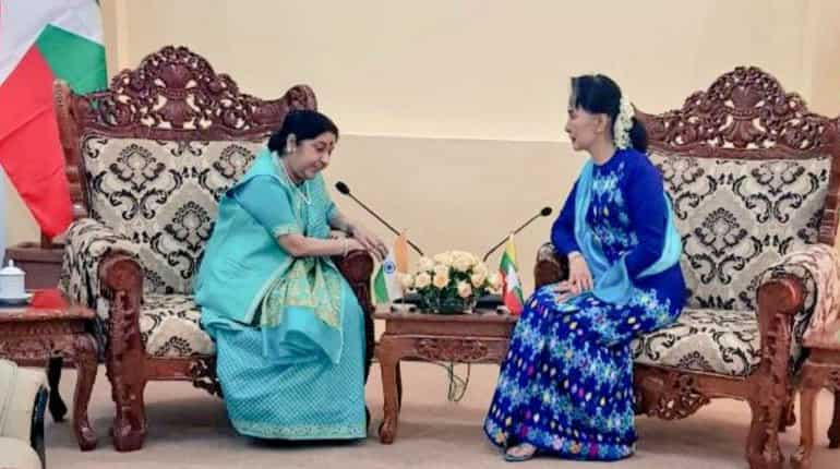 India, Myanmar discuss bilateral ties India, Myanmar discuss bilateral ties