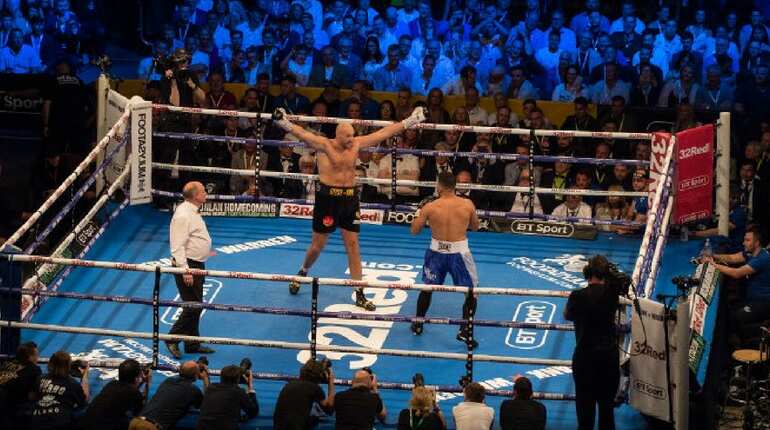 Former heavyweight champion Tyson Fury wins on boxing comeback Former heavyweight champion Tyson Fury wins on boxing comeback