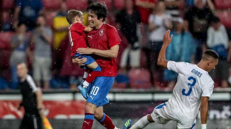 Watch: As he bids adieu to Arsenal, Tomas Rosicky's son scores 'final goal'
