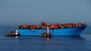 Greek Defence Ministry plans to build sea barrier off Lesbos to deter migrants