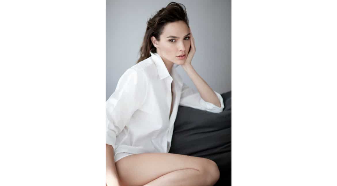 Gal Gadot to reunite with Dwayne Johnson for 'Red Notice' Gal Gadot to reunite with Dwayne Johnson for 'Red Notice'
