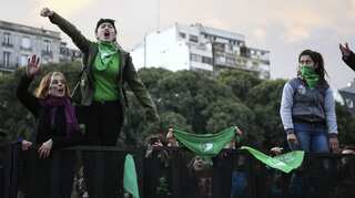 Argentine lawmakers approve bill to legalise abortion