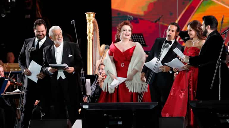 Domingo, Florez, other opera stars open World Cup in Red Square Domingo, Florez, other opera stars open World Cup in Red Square