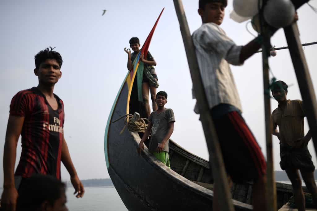 Bangladesh coast guard rescues 122 Rohingya from sinking boat