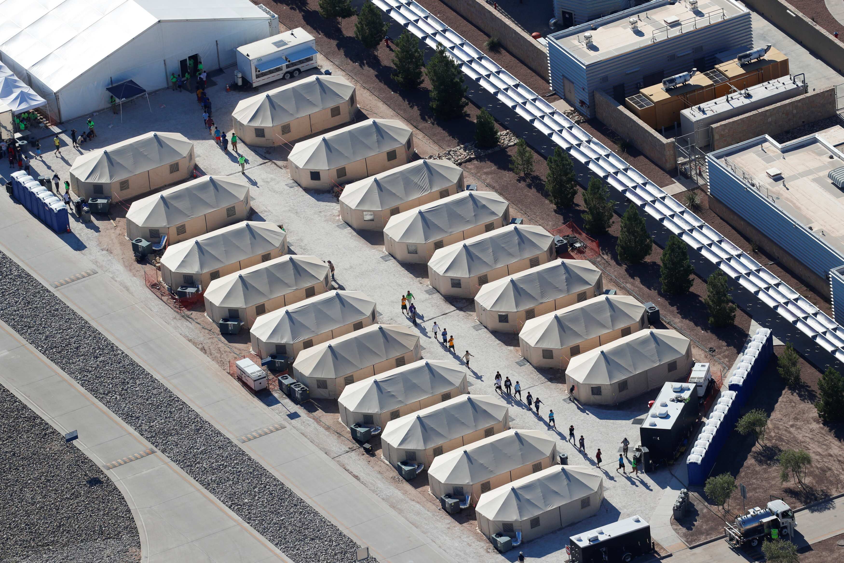 Los Angeles orders US to free more than 100 migrant children from detention