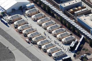 Los Angeles orders US to free more than 100 migrant children from detention