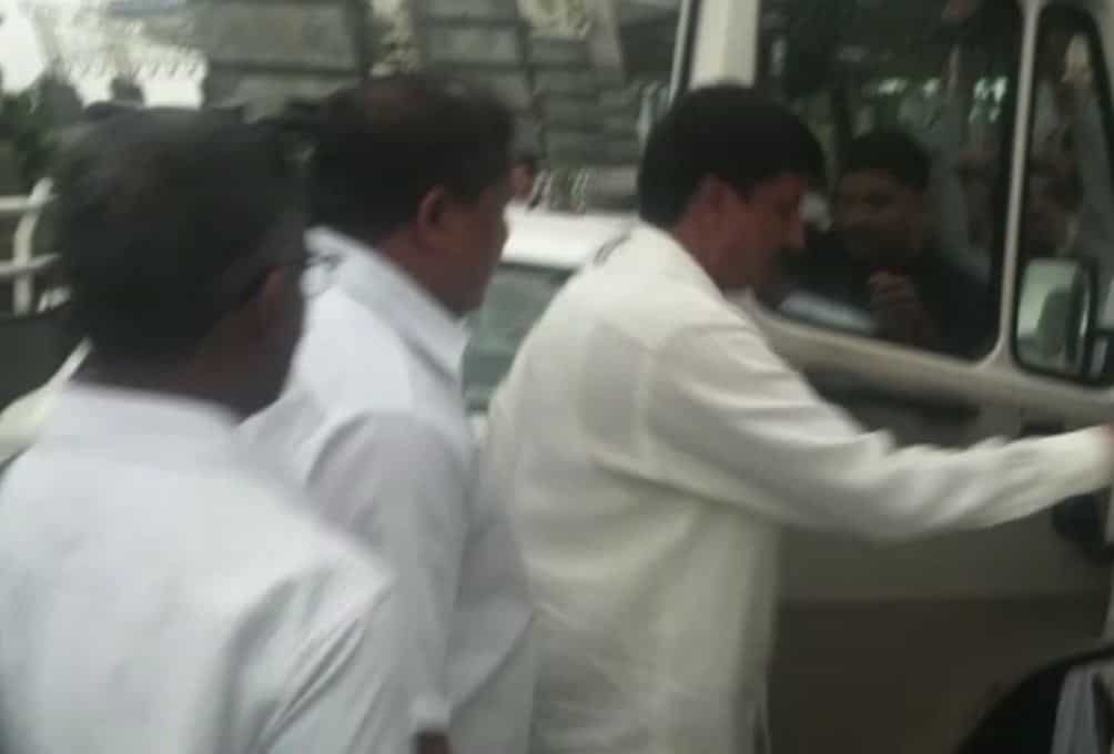 Karnataka: 9 Congress MLAs,1 minister head to meet Siddaramaiah